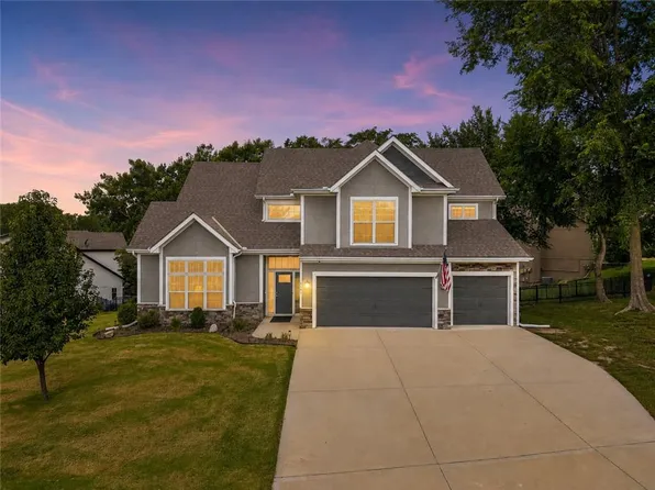 6388 NW Sioux Dr, Parkville, MO 64152
