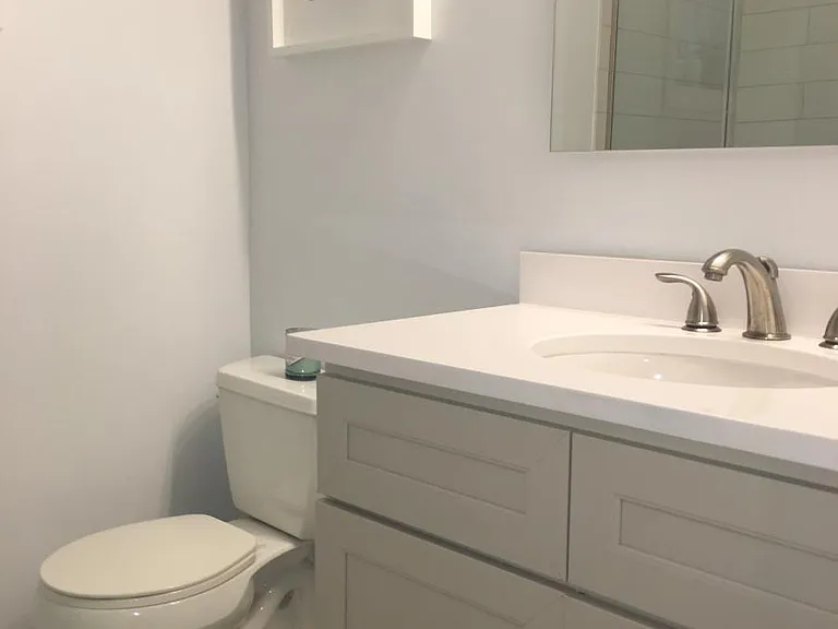 Ensuite master bath with natural light