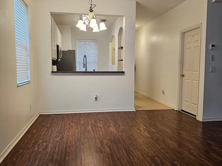 2761 Retreat View Cir — Photo 16