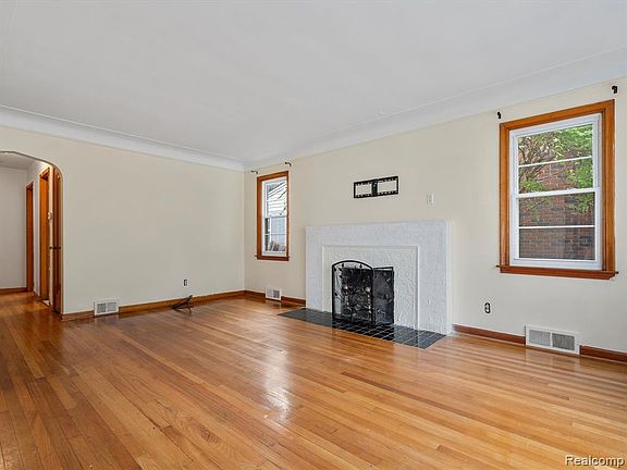 2nd image of 15518 S Park Ave