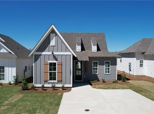 1097 Woodland Cir, Opelika, AL 36801