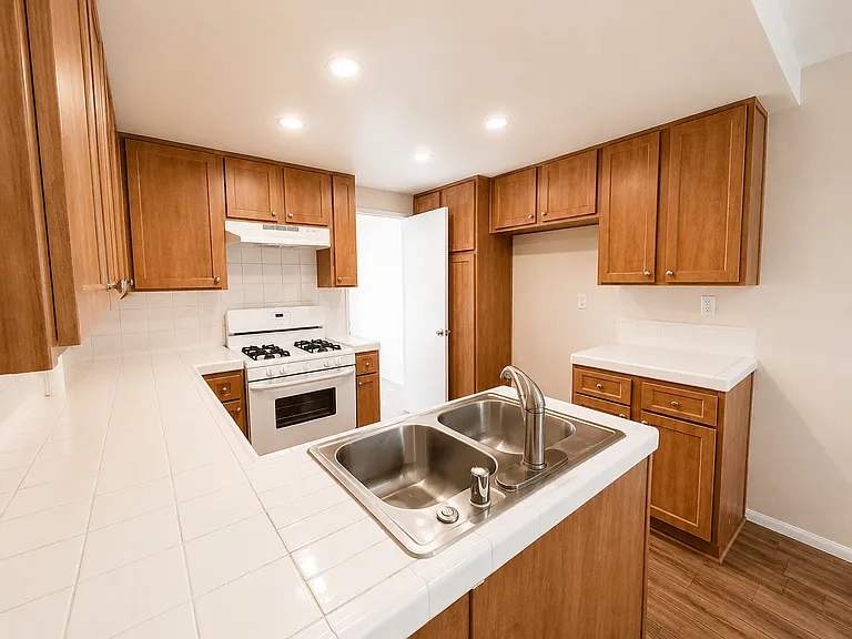 2677 Monterey Pl — Photo 4