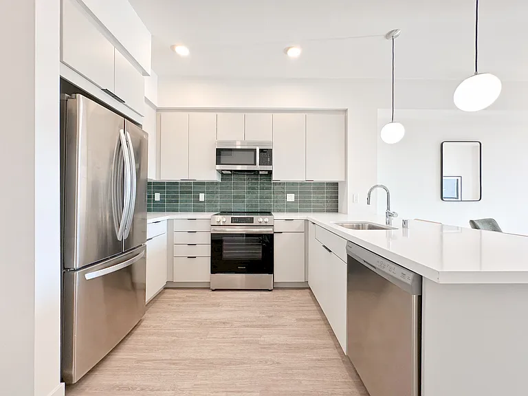 815 S Kingsley Dr — Photo 16
