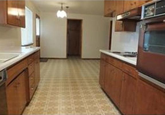 4th image of 7637 S Cushman Ave