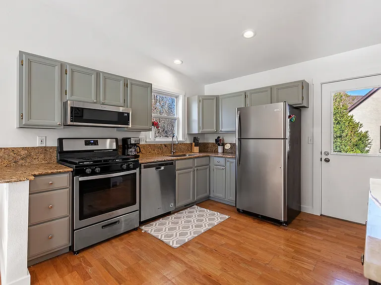 2108 E Lakeside Ave — Photo 6