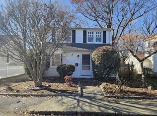 16 Elton Ct, Norwalk, CT 06851