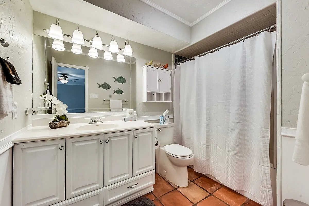 4 bed, 2043 sqft, $6,000 — Photo 4