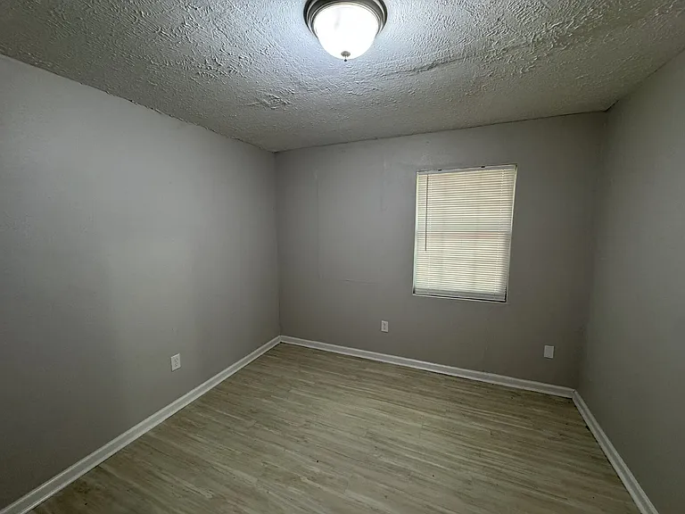 229 Lawrence Rd — Photo 7
