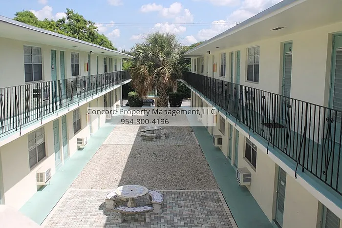 2537 Lincoln St #14 — Photo 13