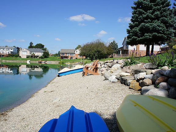 5th image of 46787 Fields Dr