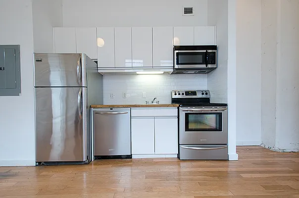 Rented by Brick&Mortar | media 21