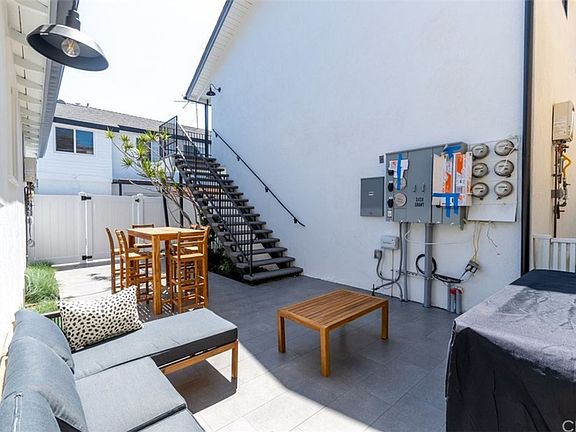 4th image of 2420 Grant Ave #5