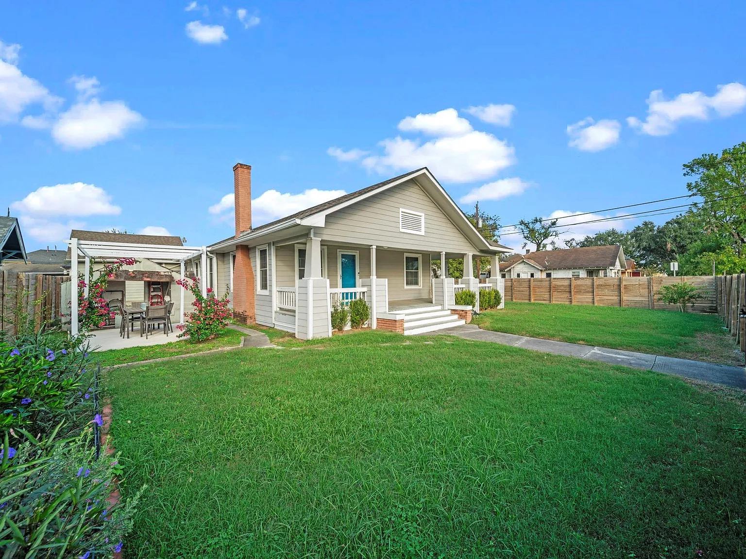 3 bed, 2.0 bath, 1650 sqft, $2,800 — Photo 3
