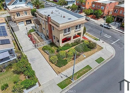 2754 Kenwood Ave
