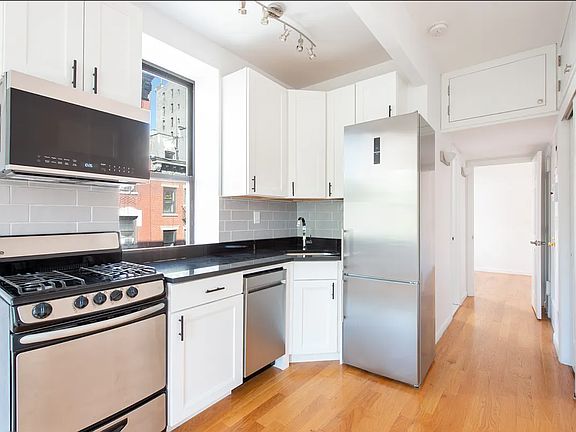 3rd image of 214 Mulberry St APT 4B