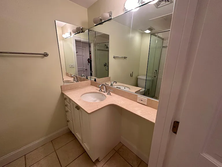 757 Wellesley St — Photo 26