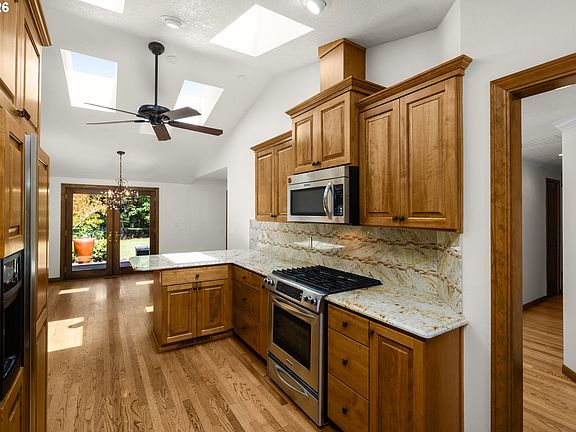 2nd image of 1066 NE 6th Dr