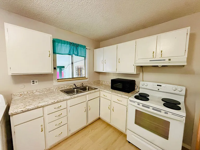 2509 Royalty Ct #A — Photo 6