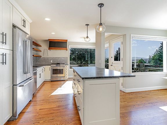 5th image of 7324 52nd Ave NE