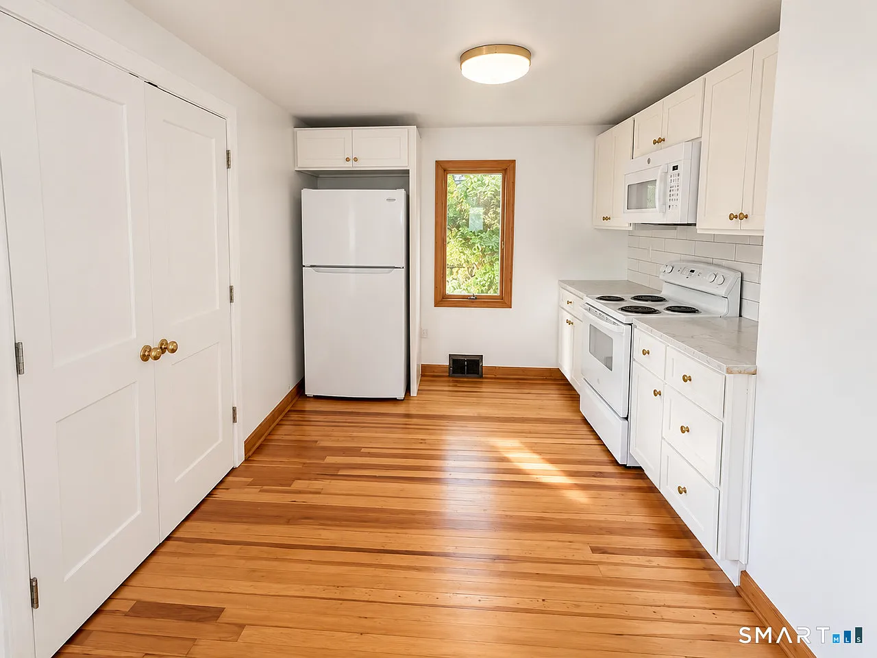 2 bed, 1.0 bath, 1040 sqft, $2,750 — Photo 2