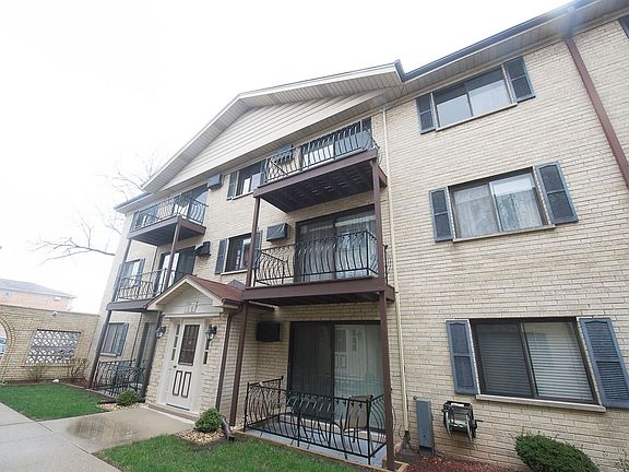2nd image of 7218 W Wrightwood Ave #302