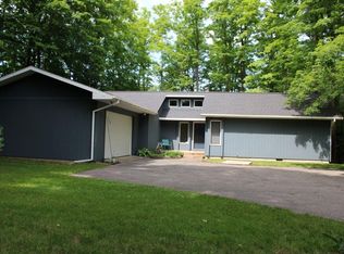 7456 Valley Rd NW, Rapid City, MI 49676