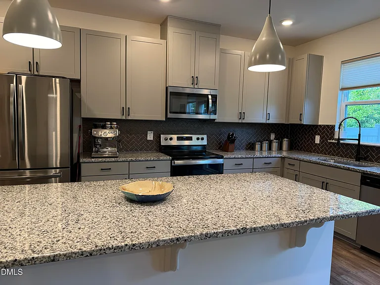 111 Golden Gate Ln — Photo 8