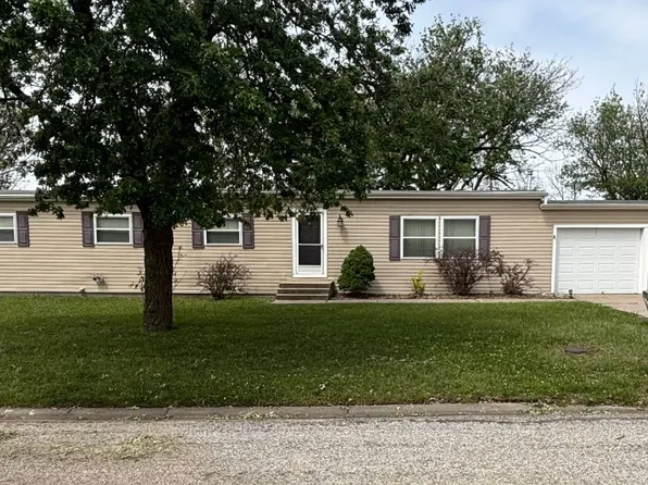 211 Floral Dr, Hillsboro, KS 67063