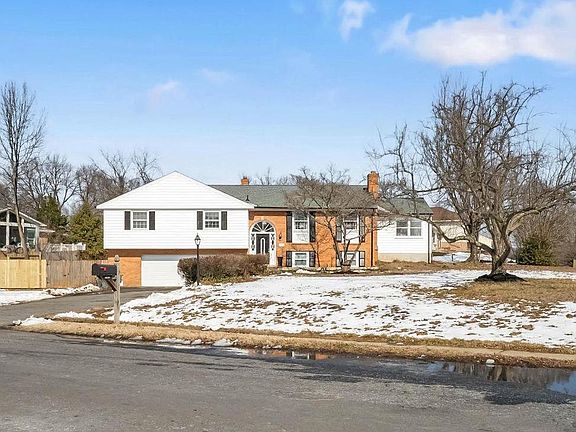 3rd image of 18901 Bloomfield Rd