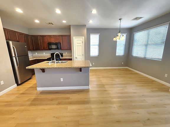 5th image of 7547 Tressider Ave