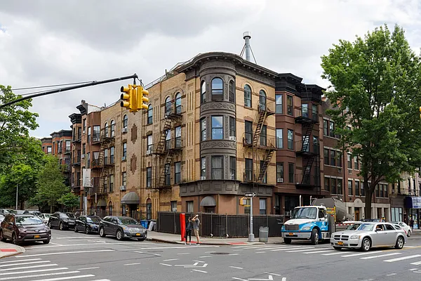 Rented by Compass | media 30