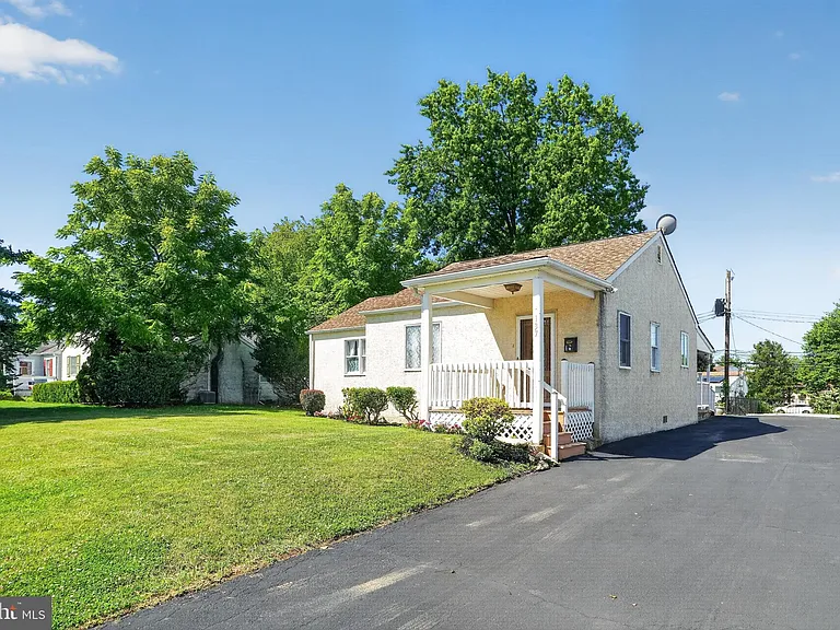 137 Walker Ln — Photo 1