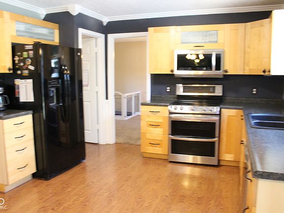 5th image of 10794 Standish Pl