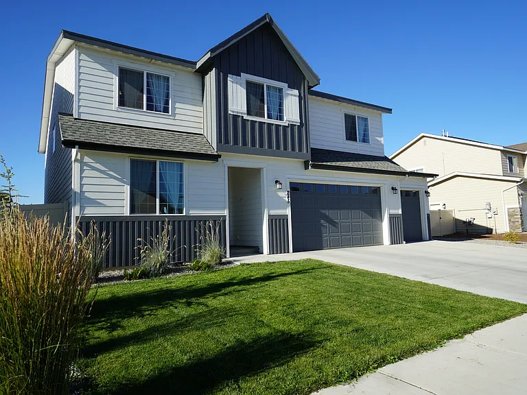 245 E Caldera St — Photo 3