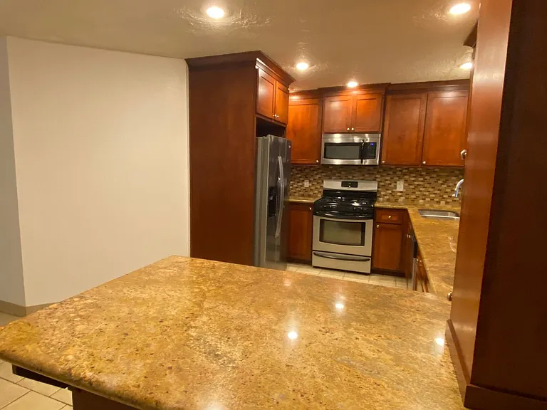 8521 N Gilbert Ave — Photo 3