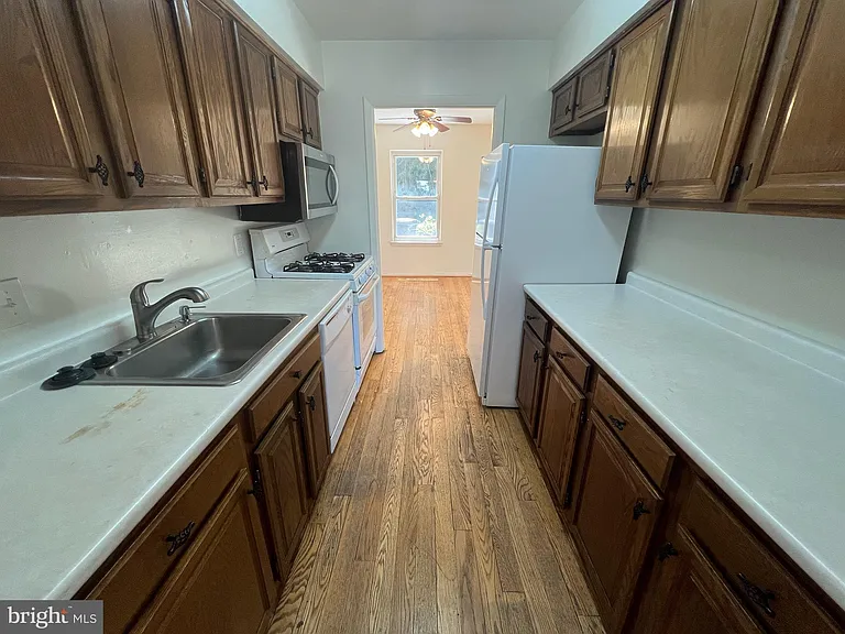 5566 Burnside Dr — Photo 2