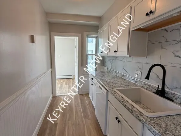 293 Hayward St #2, Manchester, NH 03103