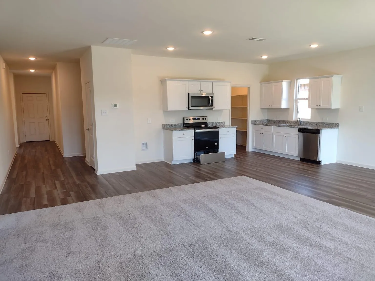 3 bed, 1589 sqft, $2,245 — Photo 2