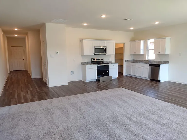 1565 Shadow Hawk Dr — Photo 2