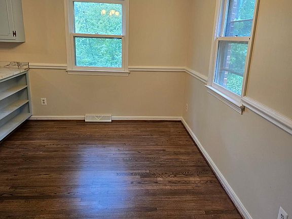 4th image of 439 Ridgemore St