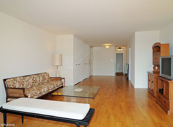 3rd image of 7141 N Kedzie Ave APT 1501