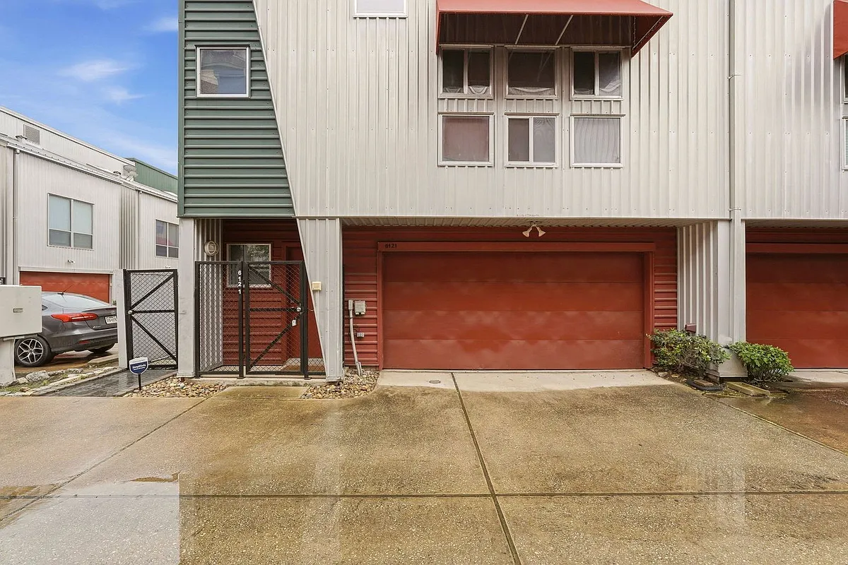 Building Photo - 6121 Gehring St