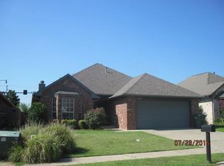 324 Crossland Ct, Edmond, OK 73003