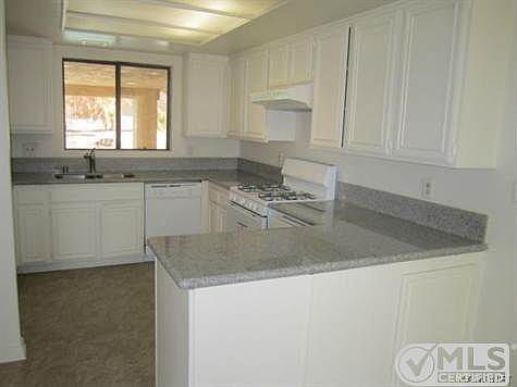 4th image of 526 W Avenue Q12