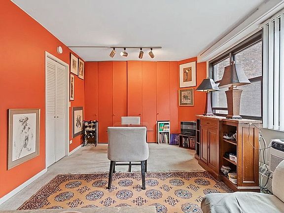 5th image of 210 E 15th St APT 6D