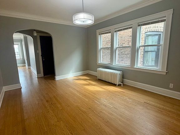 4th image of 5740 N Maplewood Ave Unit 2