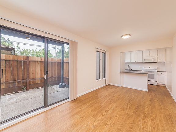 3rd image of 1948 Desert Cir APT 1