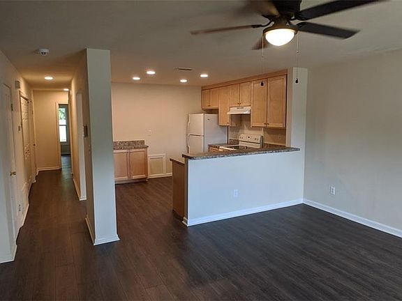 4th image of 819 Wickford Dr