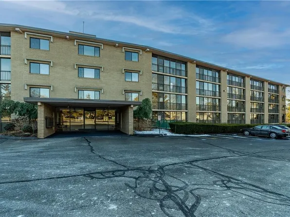 650 E Greenwich Ave APT 5-108, West Warwick, RI 02893