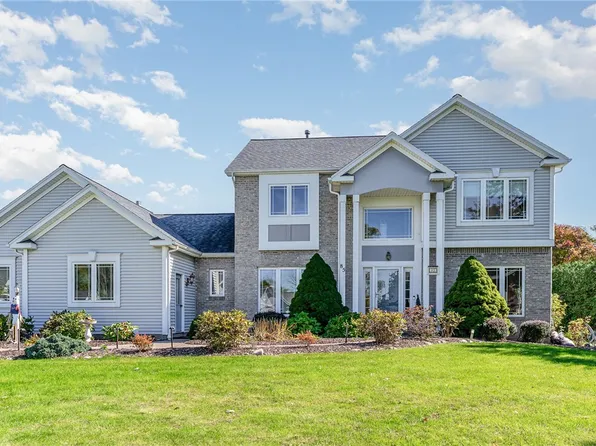 85 Chippenham Dr, Penfield, NY 14526